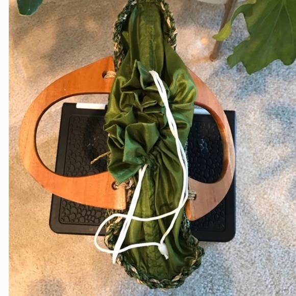 Woven Spring/Summer Wooden Handle Bag Vacation - Picture 2 of 4